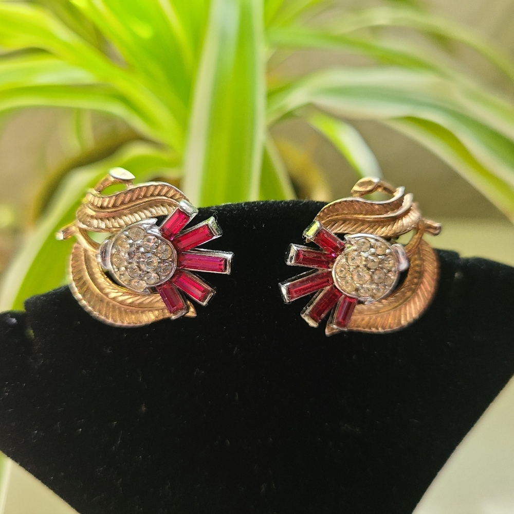 RARE Crown Trifari Thistle  Rhinestone Earrings Clip On Red